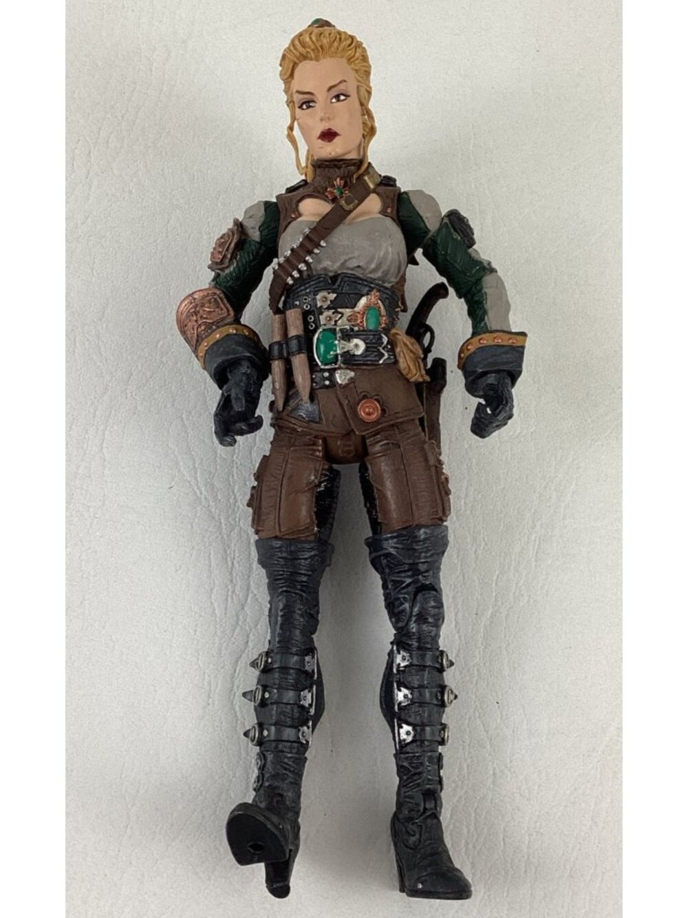 Universal Monsters Hunter Lucy Westerna 8" Action Figure Diamond Select Toy